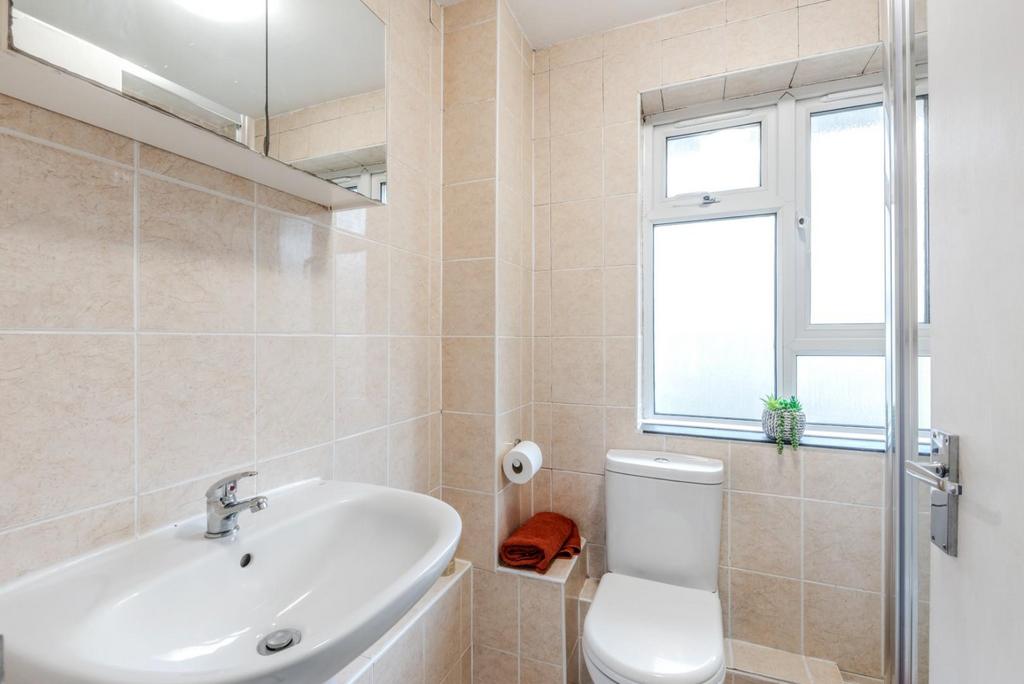Family Bathroom.jpg