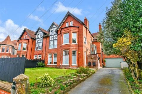 2 bedroom flat for sale, The Oatlands, West Kirby