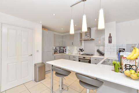 28 Beaton Avenue, Wick, Littlehampton, BN17 7SL