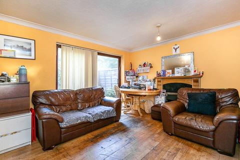 33 Alpine View, Carshalton, SM5 3QJ