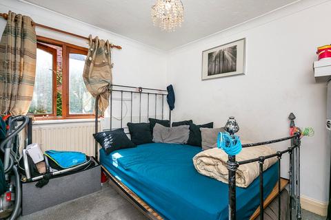 33 Alpine View, Carshalton, SM5 3QJ