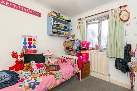 33 Alpine View, Carshalton, SM5 3QJ