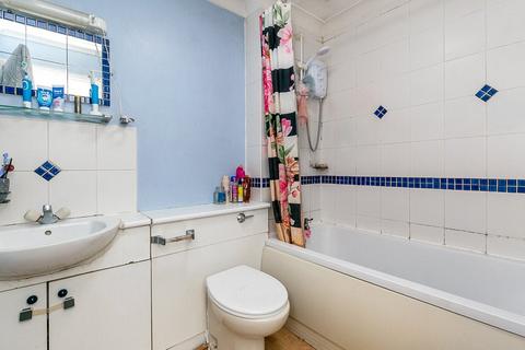 33 Alpine View, Carshalton, SM5 3QJ
