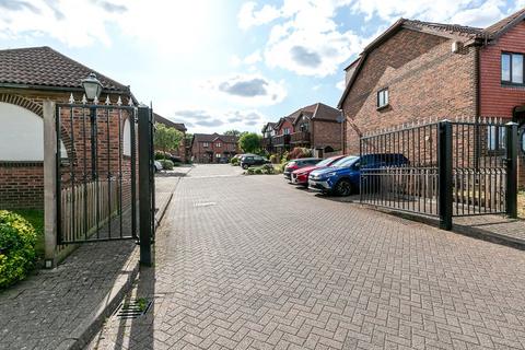 33 Alpine View, Carshalton, SM5 3QJ
