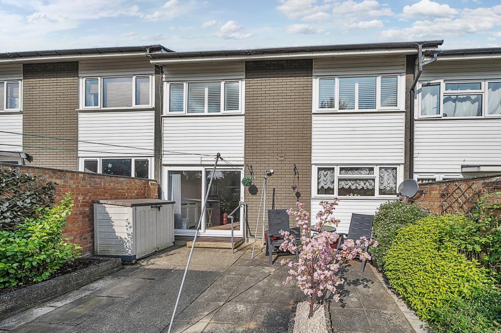Basingstoke, Hampshire, RG22 3 bed terraced house for sale - £290,000