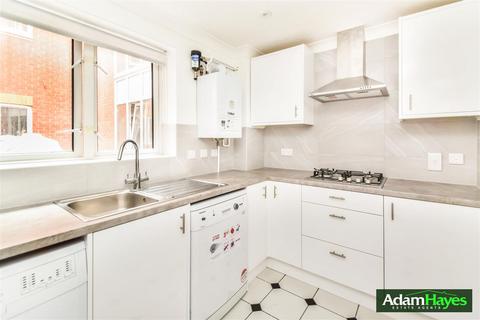 2 bedroom apartment to rent, Regents Park Road, London N3