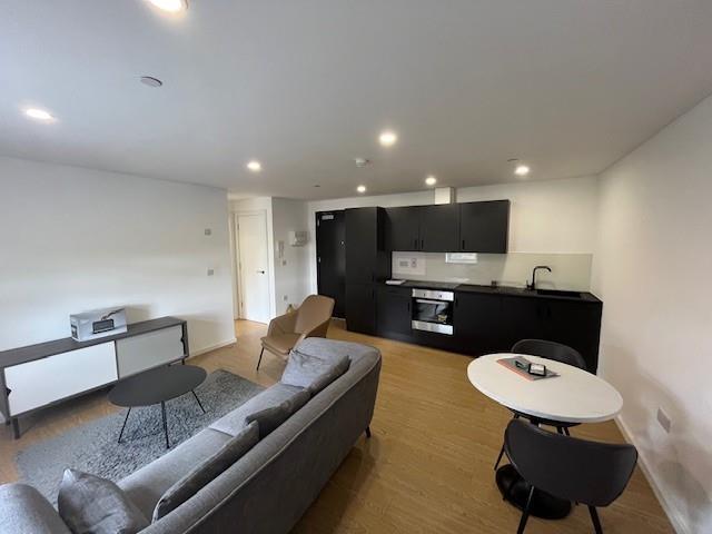 Lounge kitchen 441.jpg