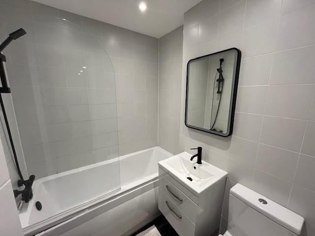 Bathroom 44.jpg