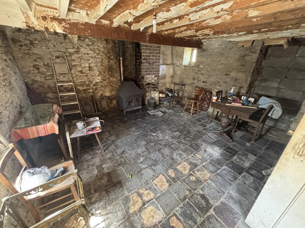 Farmhouse (first internal image)