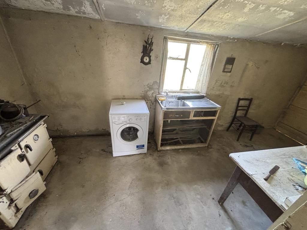 Farmhouse (third internal image)