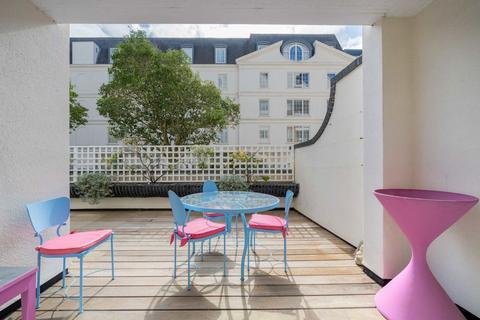 19 The Quadrangle, London, SW10 0UG