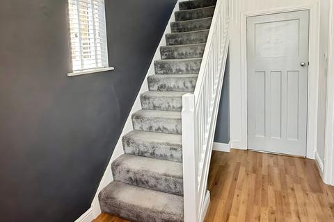 3 bedroom semi-detached house for sale, Grosvenor Crescent, Oadby, LE2