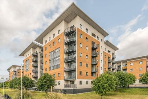 2 bedroom flat to rent, Sheerness Mews, London E16