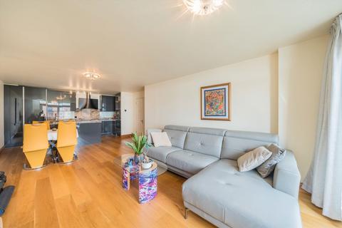 2 bedroom flat to rent, Sheerness Mews, London E16