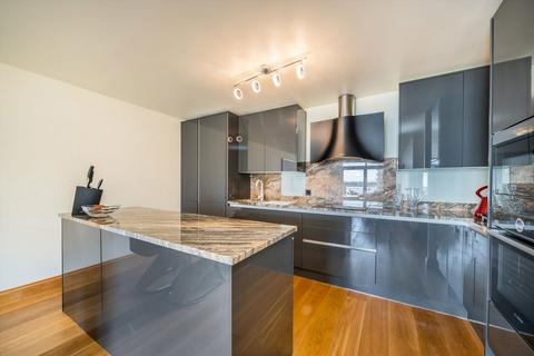 2 bedroom flat to rent, Sheerness Mews, London E16