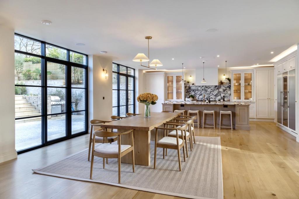 Dining/Kitchen