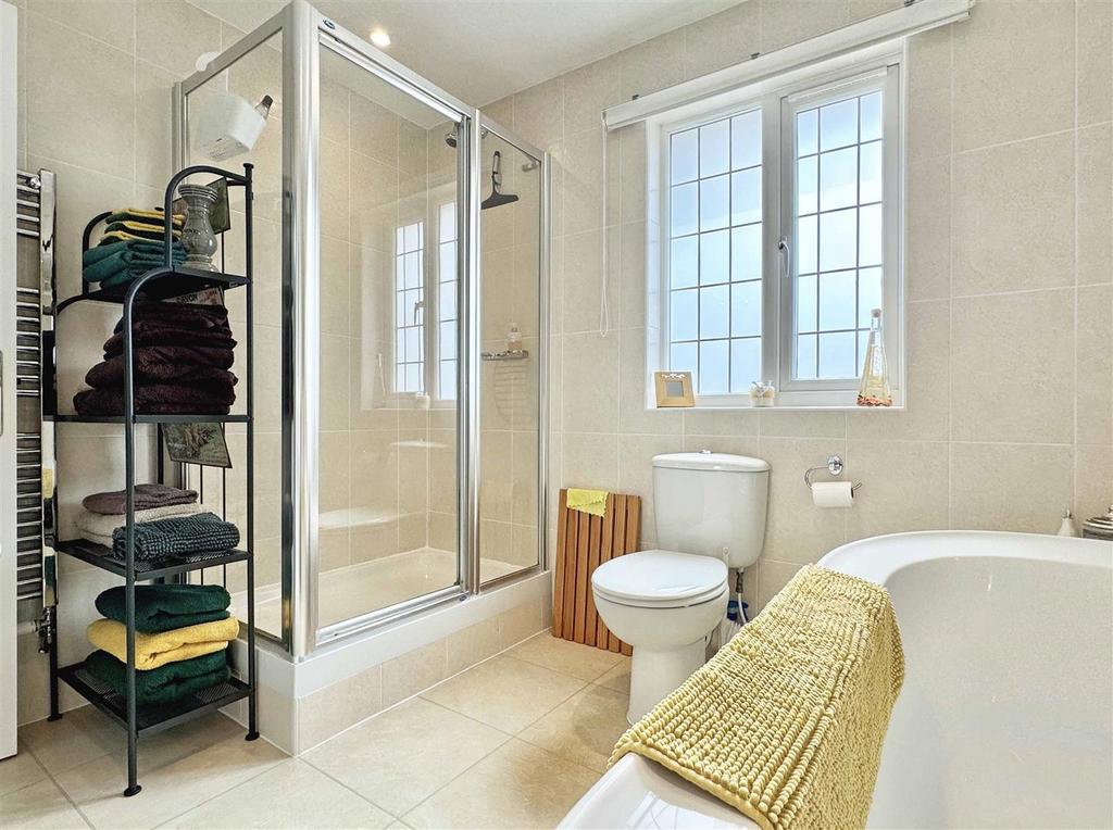 Bathroom b.jpg