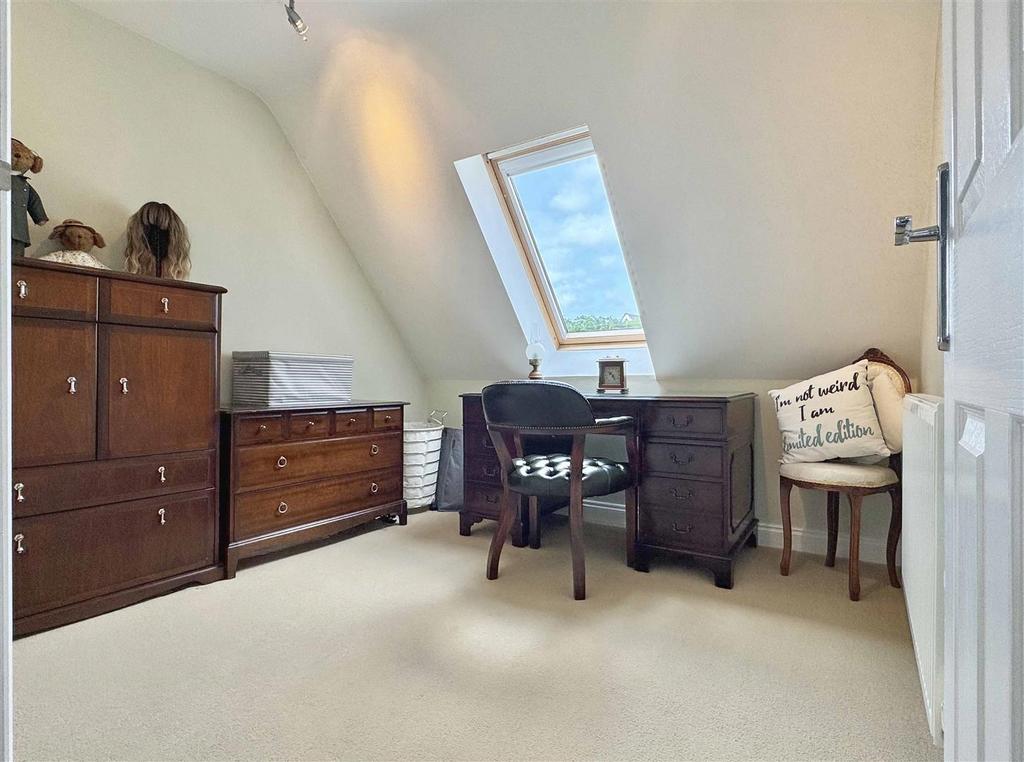 Bedroom 4.jpg