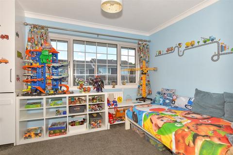 15 Bentley Close, Chatham, ME5 8UH