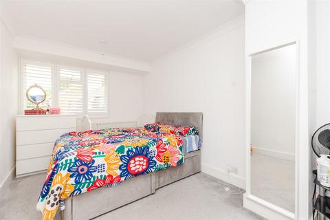 3 Hilary Close, Erith, DA8 3NH