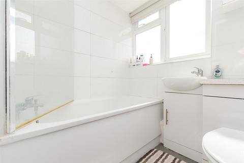3 Hilary Close, Erith, DA8 3NH