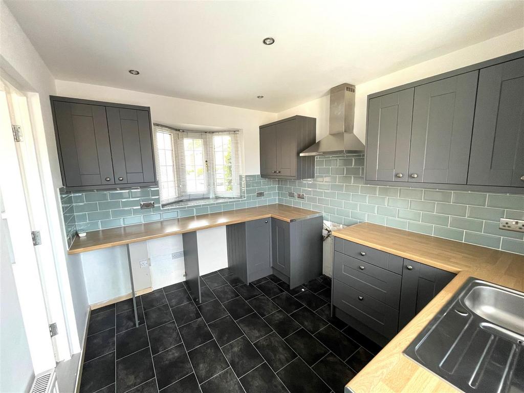 Kitchen 2.jpg