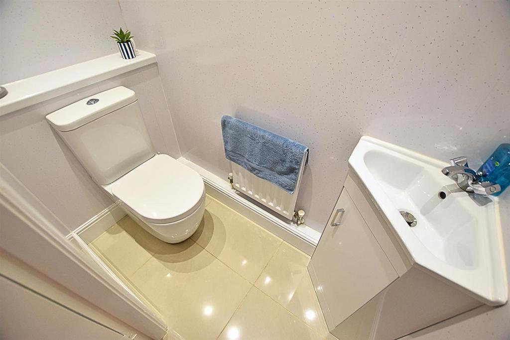 Cloakroom/wc
