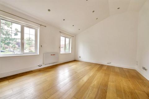 undefined, Nell Gwynn Close, Shenley