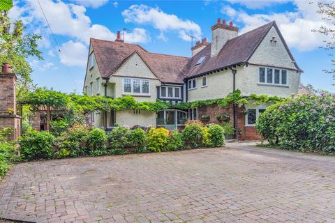8 bedroom detached house for sale