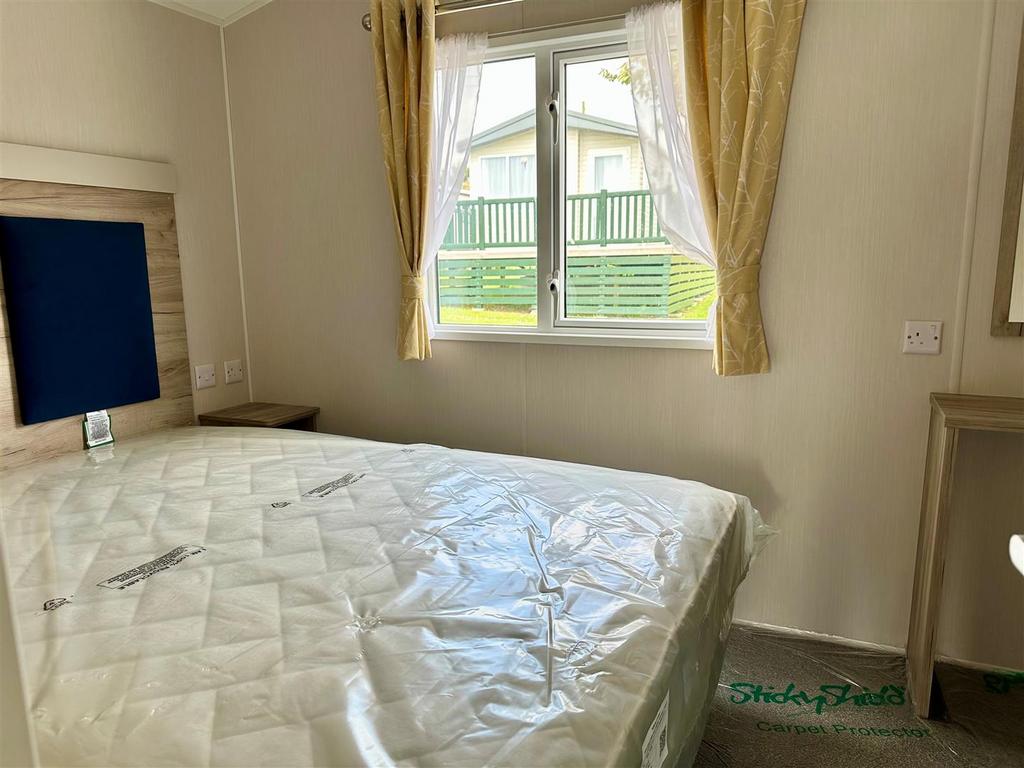 Bedroom One.jpg
