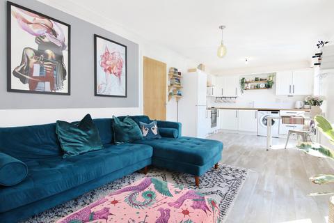 18/3 Ferry Gait Crescent, Edinburgh, EH4 4GR