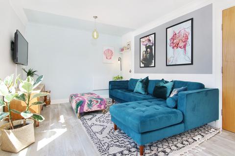 18/3 Ferry Gait Crescent, Edinburgh, EH4 4GR