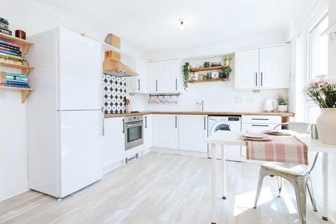 18/3 Ferry Gait Crescent, Edinburgh, EH4 4GR