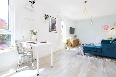 18/3 Ferry Gait Crescent, Edinburgh, EH4 4GR