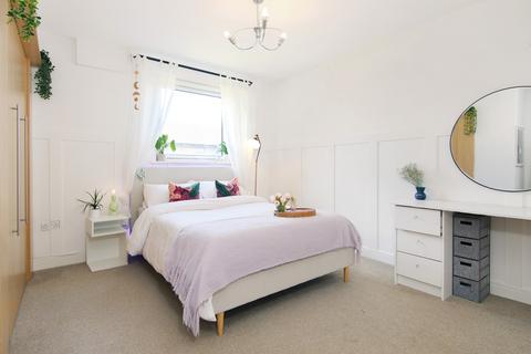 18/3 Ferry Gait Crescent, Edinburgh, EH4 4GR