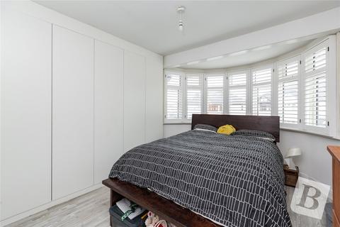 11 Warwick Gardens, Romford, RM2 6QS