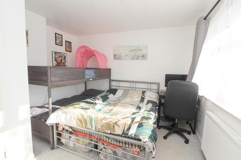 Bed 1.jpg