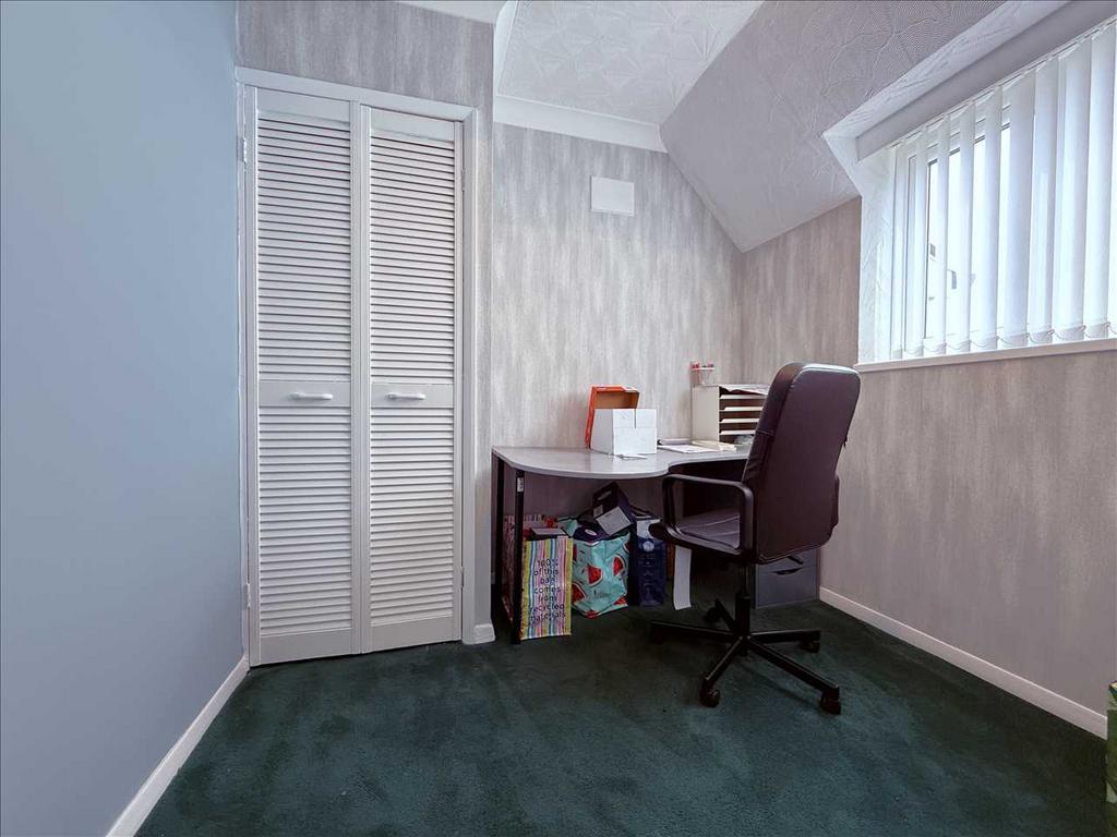 Bedroom (rear)