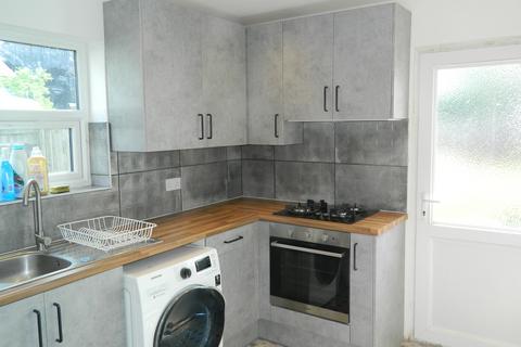 3 bedroom semi-detached house to rent, St Georges Crescent, Cippenham SL1