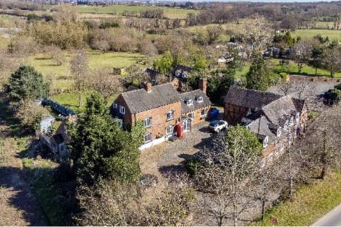9 bedroom detached house to rent, Featherstone Farmhouse, New Road, Featherstone, Wolverhampton, WV10 7NW