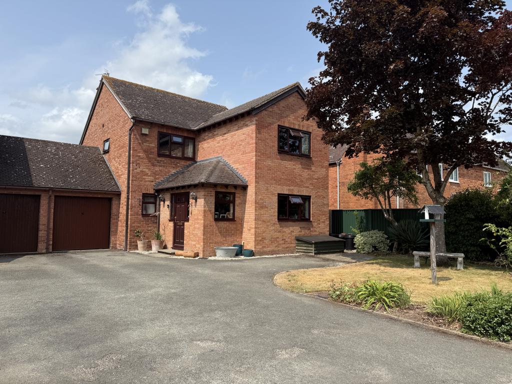 4 Bedroom Link Detached for Sale