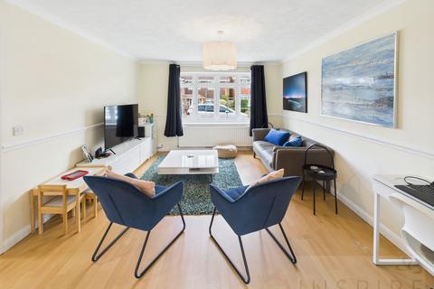 4 bedroom property to rent, Rook Way, Horsham RH12