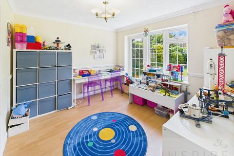 4 bedroom property to rent, Rook Way, Horsham RH12