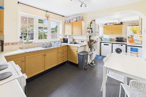 4 bedroom property to rent, Rook Way, Horsham RH12