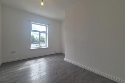 2 bedroom flat to rent, Bridgnorth Road, Stourbridge