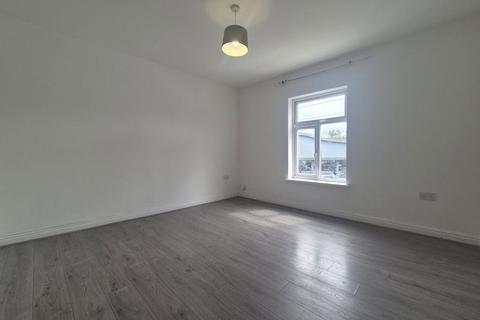 2 bedroom flat to rent, Bridgnorth Road, Stourbridge