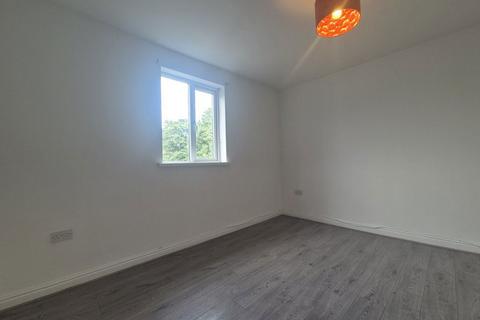 2 bedroom flat to rent, Bridgnorth Road, Stourbridge