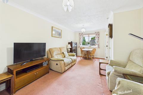 2 bedroom flat for sale, Florence Court, Willow Road, Aylesbury, Buckinghamshire