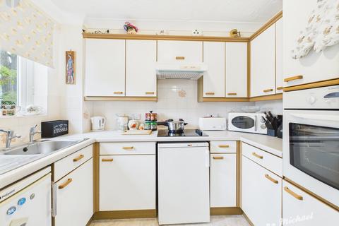 2 bedroom flat for sale, Florence Court, Willow Road, Aylesbury, Buckinghamshire