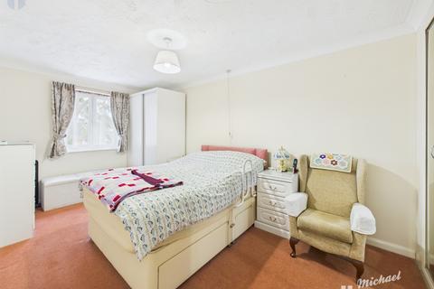2 bedroom flat for sale, Florence Court, Willow Road, Aylesbury, Buckinghamshire
